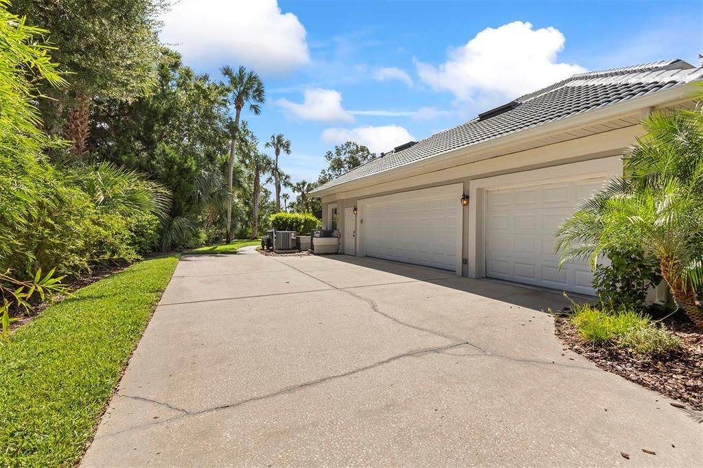 For Sale: $1,550,000 (6 beds, 4 baths, 5019 Square Feet)