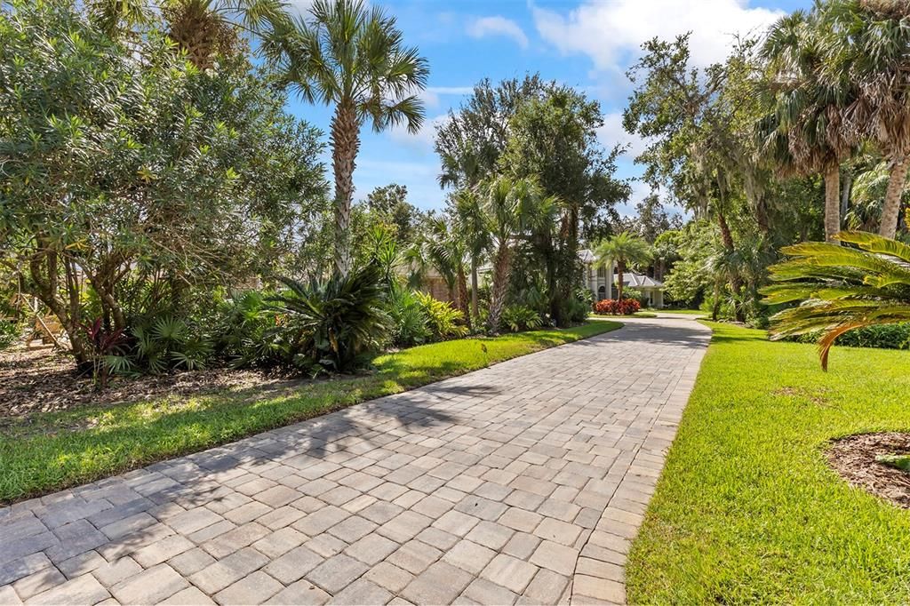 For Sale: $1,550,000 (6 beds, 4 baths, 5019 Square Feet)