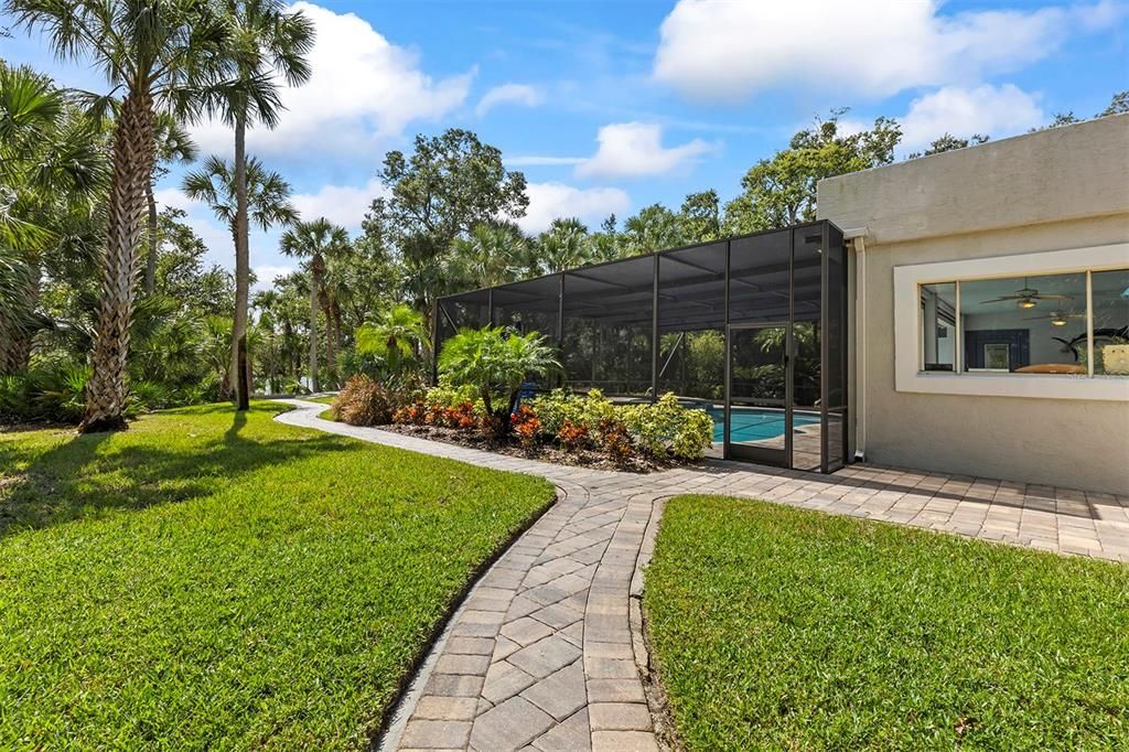 For Sale: $1,550,000 (6 beds, 4 baths, 5019 Square Feet)