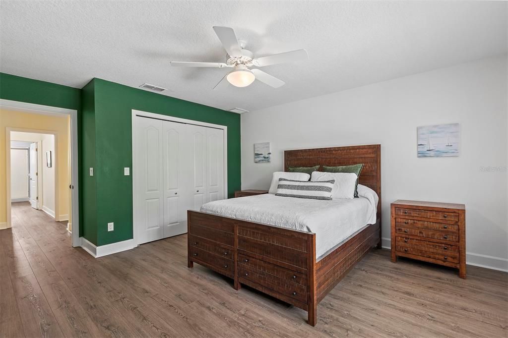 For Sale: $1,550,000 (6 beds, 4 baths, 5019 Square Feet)