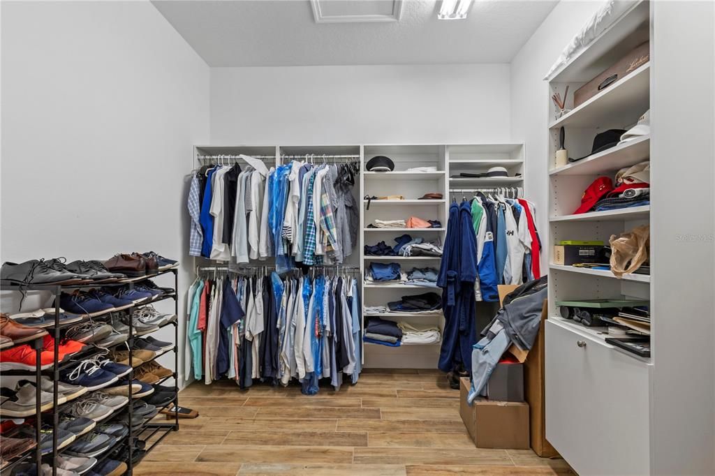 For Sale: $1,550,000 (6 beds, 4 baths, 5019 Square Feet)