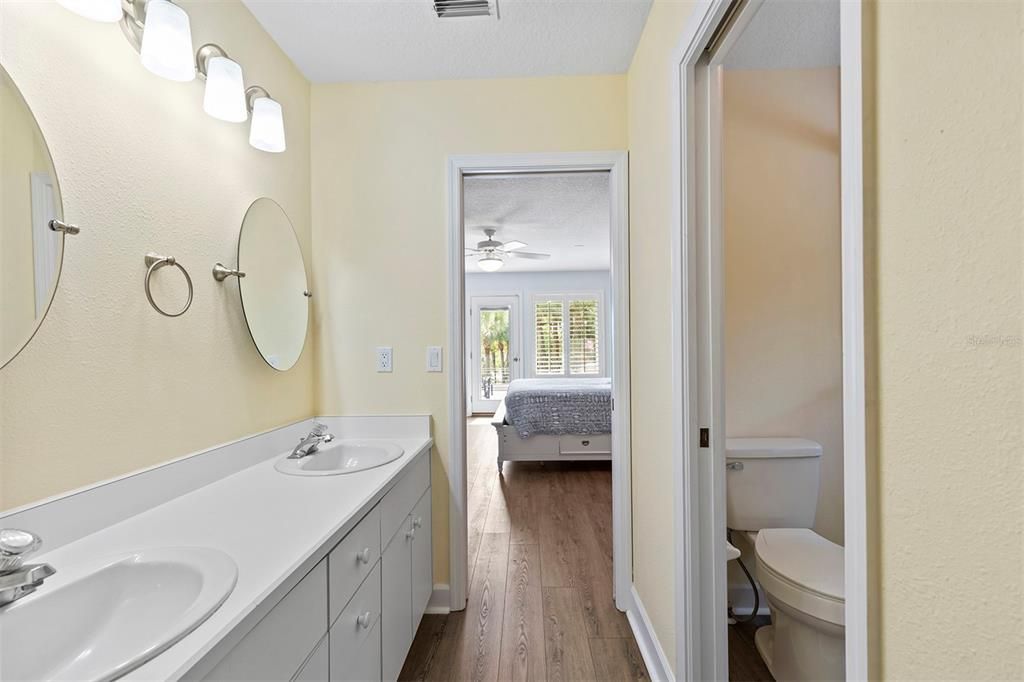 For Sale: $1,550,000 (6 beds, 4 baths, 5019 Square Feet)