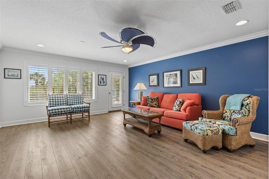 For Sale: $1,550,000 (6 beds, 4 baths, 5019 Square Feet)