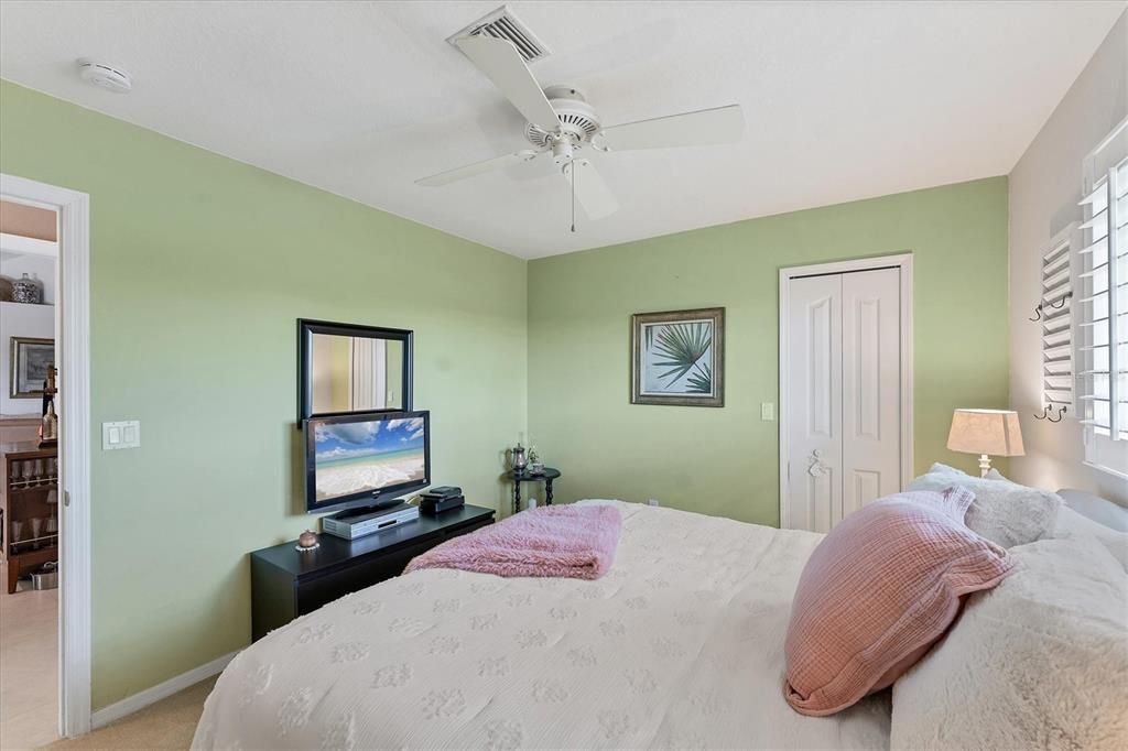 Activo con contrato: $419,900 (3 camas, 2 baños, 1997 Pies cuadrados)