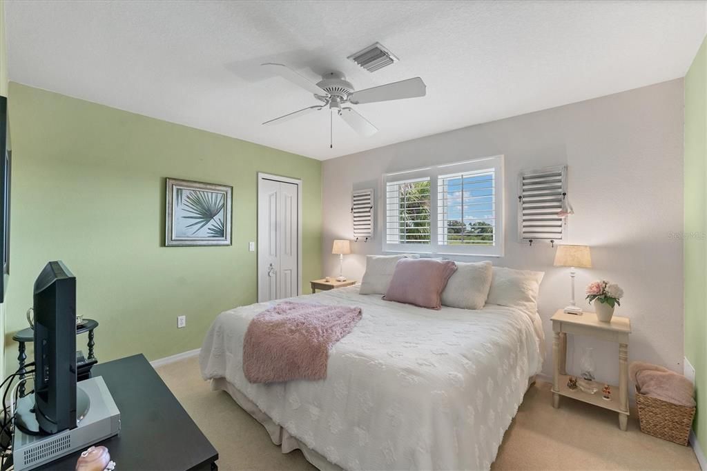 Activo con contrato: $419,900 (3 camas, 2 baños, 1997 Pies cuadrados)