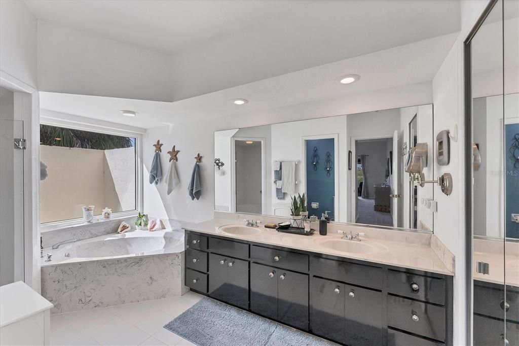 Activo con contrato: $419,900 (3 camas, 2 baños, 1997 Pies cuadrados)