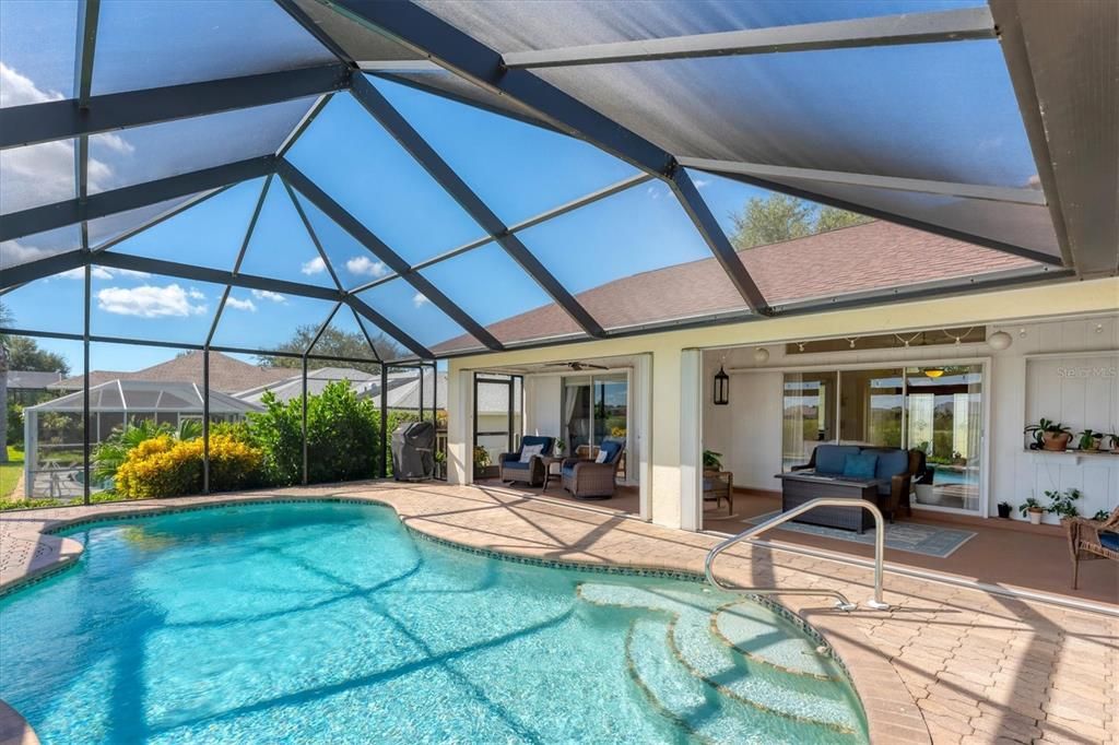 Activo con contrato: $419,900 (3 camas, 2 baños, 1997 Pies cuadrados)