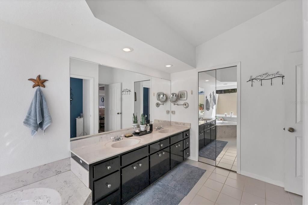 Activo con contrato: $419,900 (3 camas, 2 baños, 1997 Pies cuadrados)