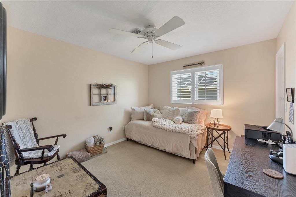 Activo con contrato: $419,900 (3 camas, 2 baños, 1997 Pies cuadrados)