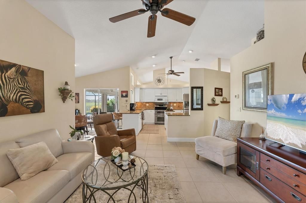 Activo con contrato: $419,900 (3 camas, 2 baños, 1997 Pies cuadrados)