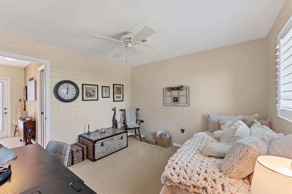 Activo con contrato: $419,900 (3 camas, 2 baños, 1997 Pies cuadrados)