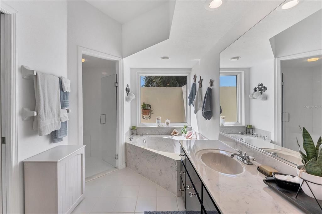 Activo con contrato: $419,900 (3 camas, 2 baños, 1997 Pies cuadrados)