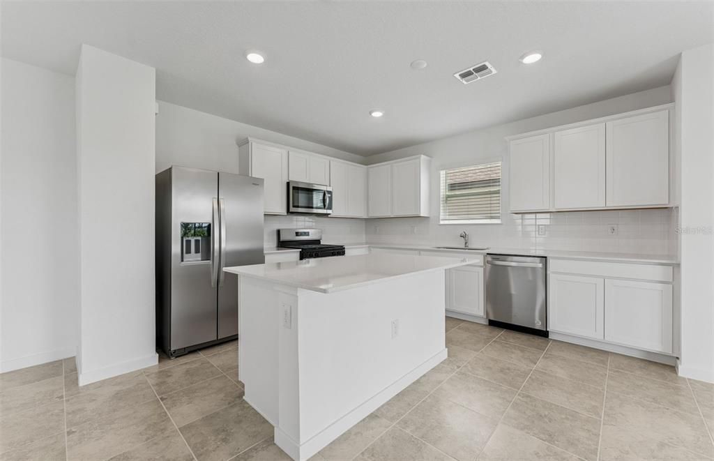 待售: $370,880 (4 贝兹, 3 浴室, 2203 平方英尺)