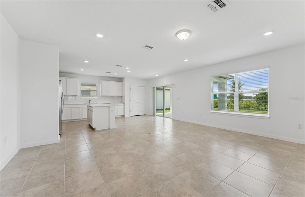 待售: $370,880 (4 贝兹, 3 浴室, 2203 平方英尺)