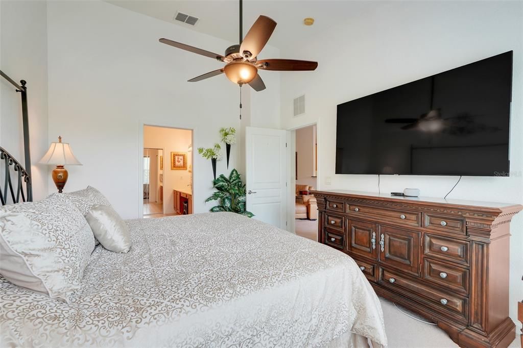 For Sale: $235,000 (2 beds, 2 baths, 1826 Square Feet)