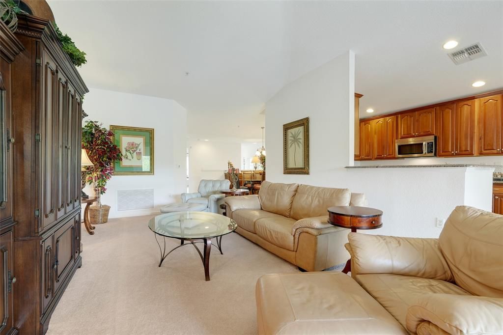 For Sale: $235,000 (2 beds, 2 baths, 1826 Square Feet)