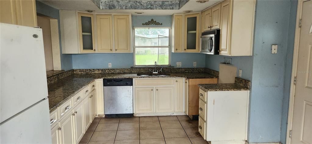 Active With Contract: $226,000 (4 beds, 3 baths, 2449 Square Feet)