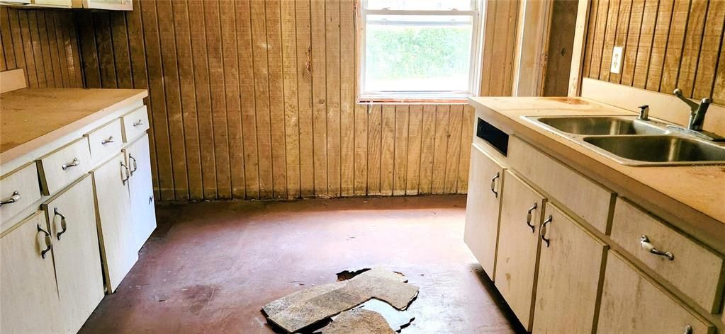 Active With Contract: $226,000 (4 beds, 3 baths, 2449 Square Feet)