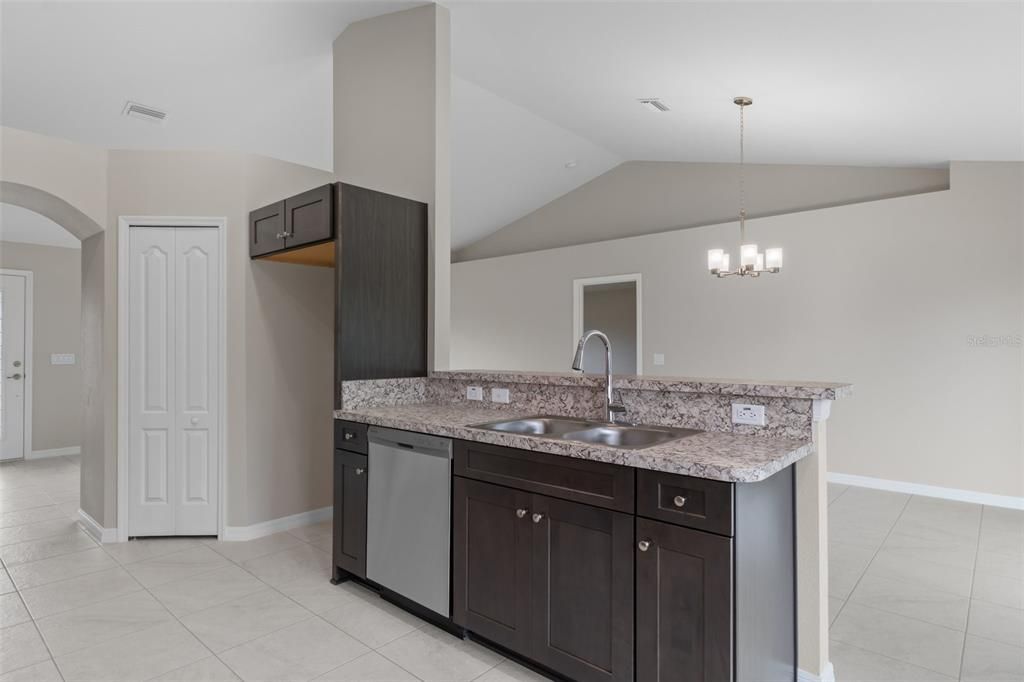 待售: $324,900 (3 贝兹, 2 浴室, 1724 平方英尺)