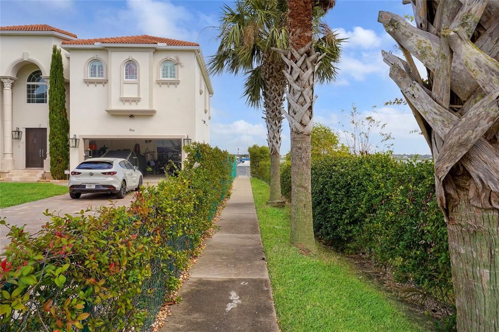 待售: $1,850,000 (0.26 acres)