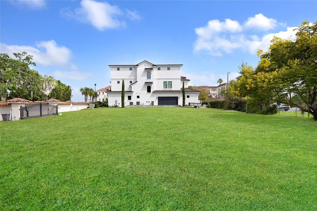 待售: $1,850,000 (0.26 acres)