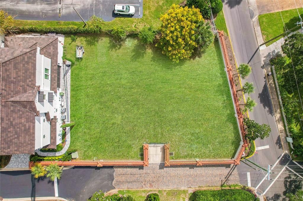 待售: $1,850,000 (0.26 acres)