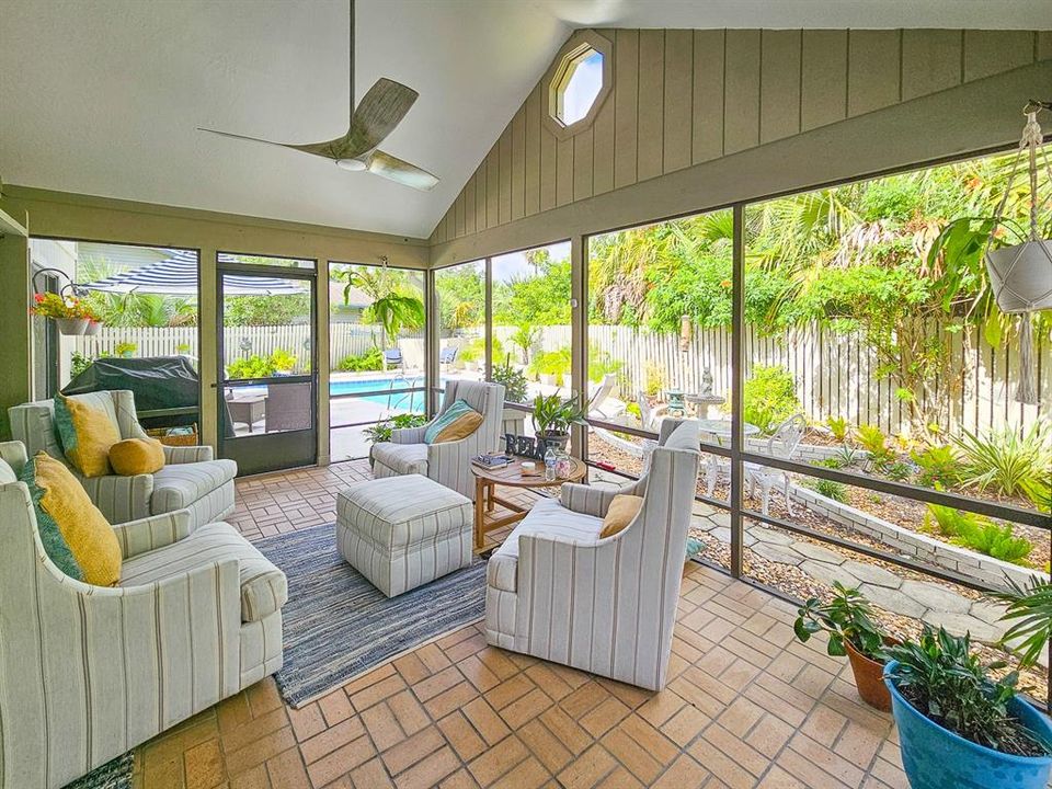 合同活跃: $445,000 (2 贝兹, 2 浴室, 1836 平方英尺)