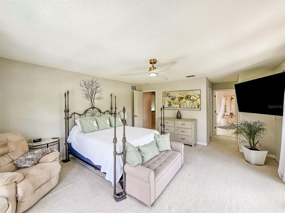 合同活跃: $445,000 (2 贝兹, 2 浴室, 1836 平方英尺)