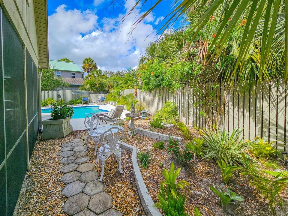 合同活跃: $445,000 (2 贝兹, 2 浴室, 1836 平方英尺)