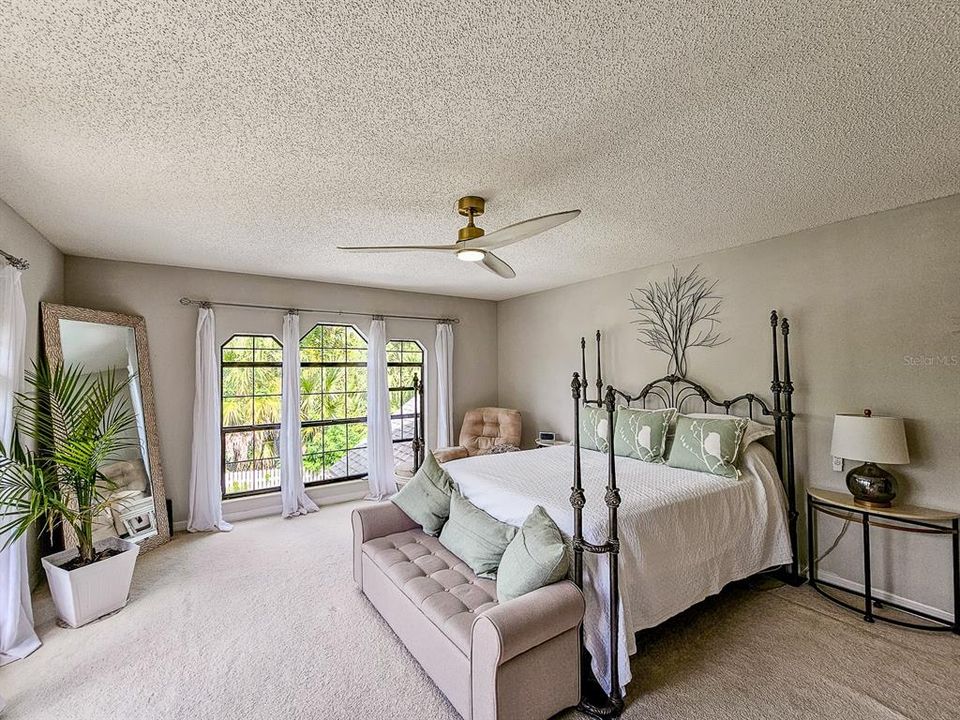 合同活跃: $445,000 (2 贝兹, 2 浴室, 1836 平方英尺)