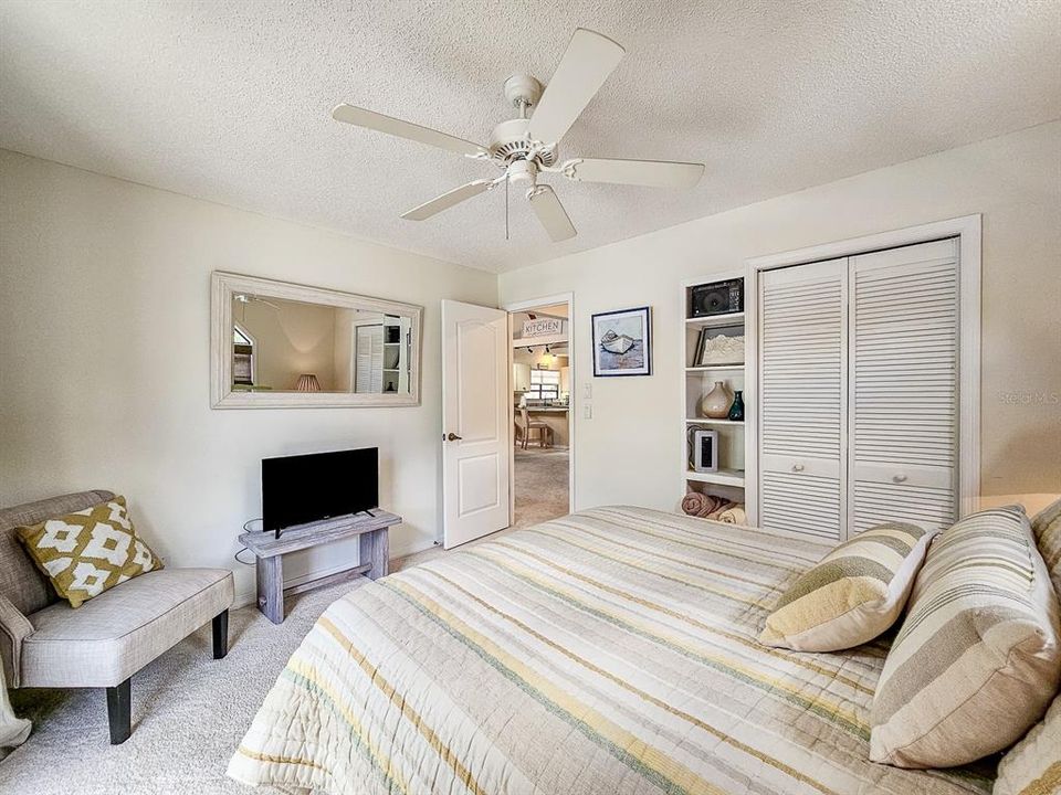 合同活跃: $445,000 (2 贝兹, 2 浴室, 1836 平方英尺)