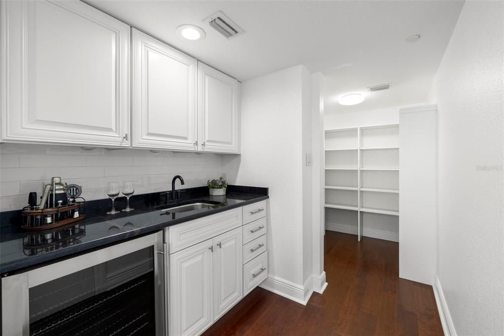 For Rent: $6,500 (2 beds, 3 baths, 3033 Square Feet)