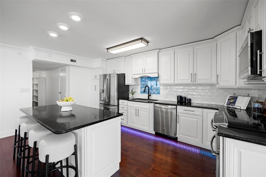 For Rent: $6,500 (2 beds, 3 baths, 3033 Square Feet)