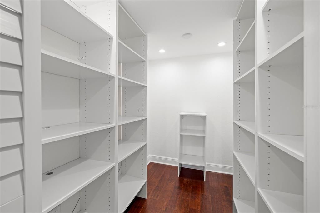 For Rent: $6,500 (2 beds, 3 baths, 3033 Square Feet)