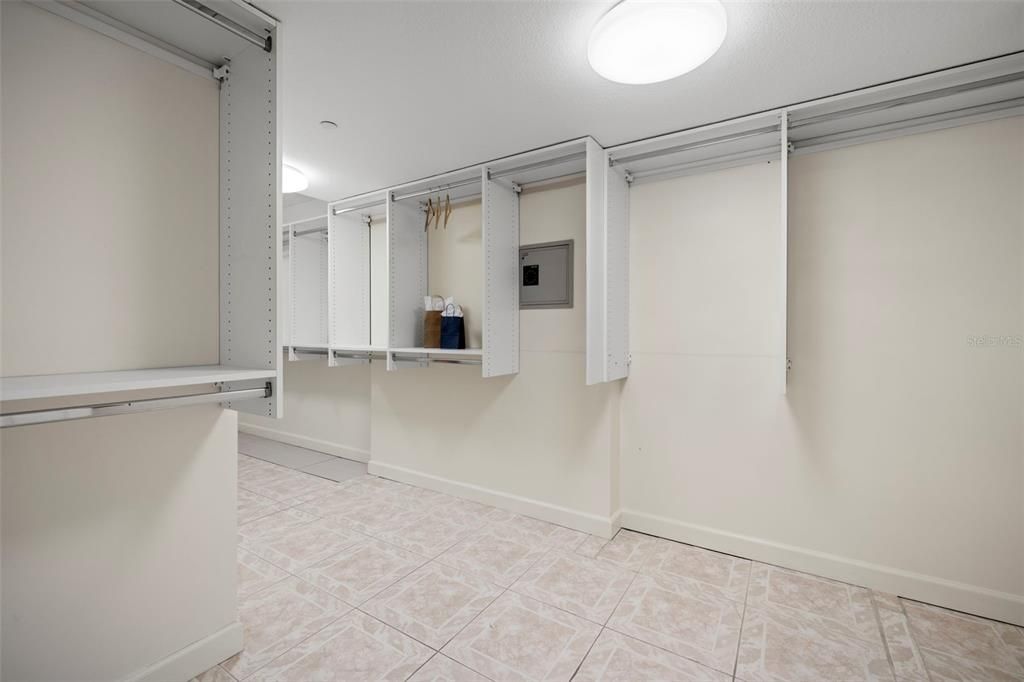 For Rent: $6,500 (2 beds, 3 baths, 3033 Square Feet)