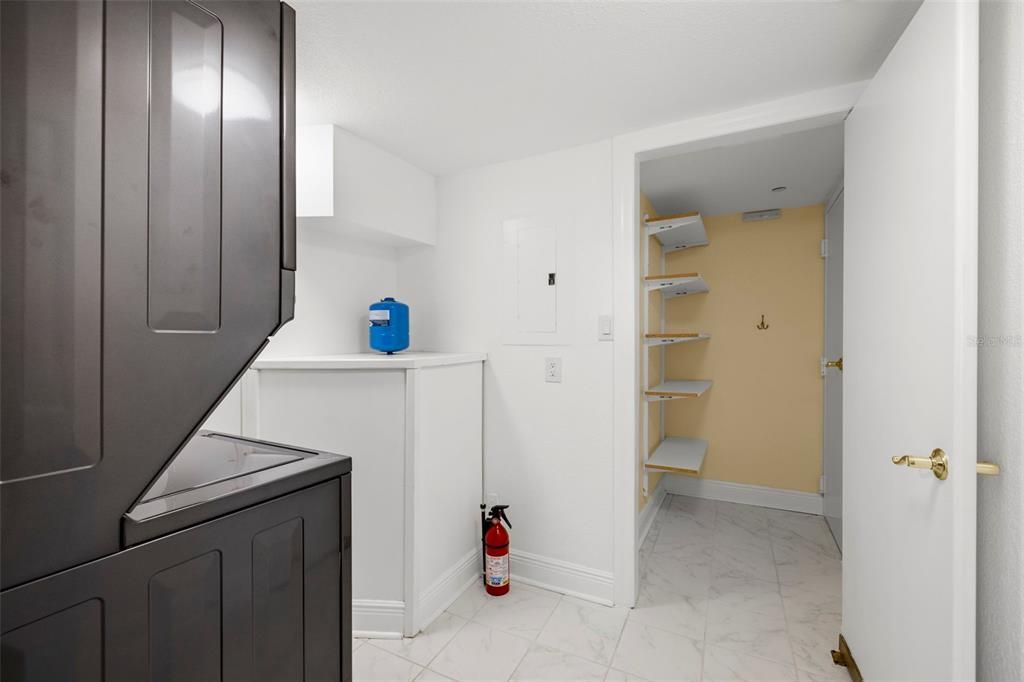 For Rent: $6,500 (2 beds, 3 baths, 3033 Square Feet)