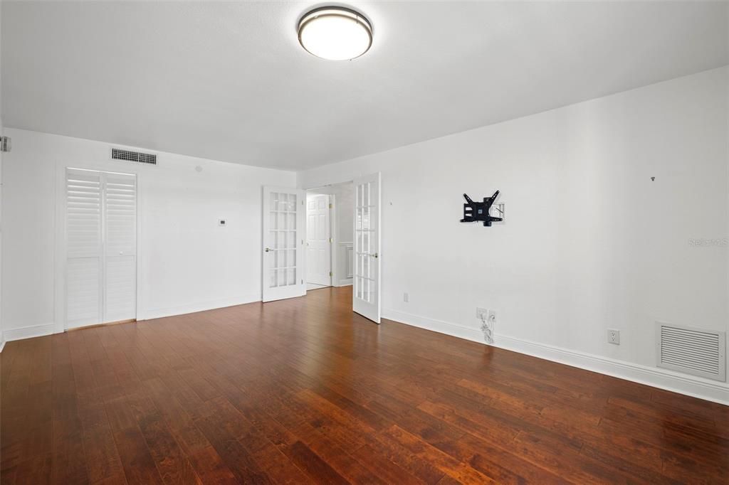 For Rent: $6,500 (2 beds, 3 baths, 3033 Square Feet)