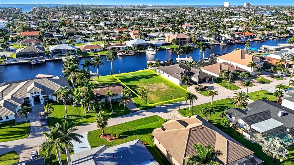 На продажу: $1,499,000 (0.29 acres)