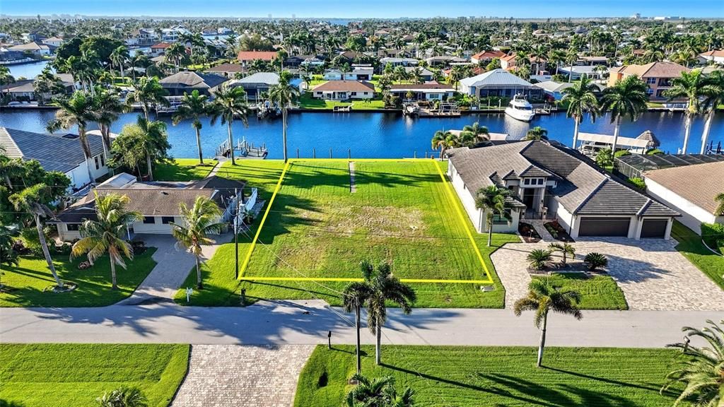 На продажу: $1,499,000 (0.29 acres)