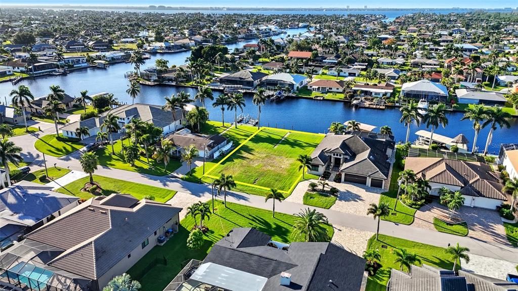 На продажу: $1,499,000 (0.29 acres)