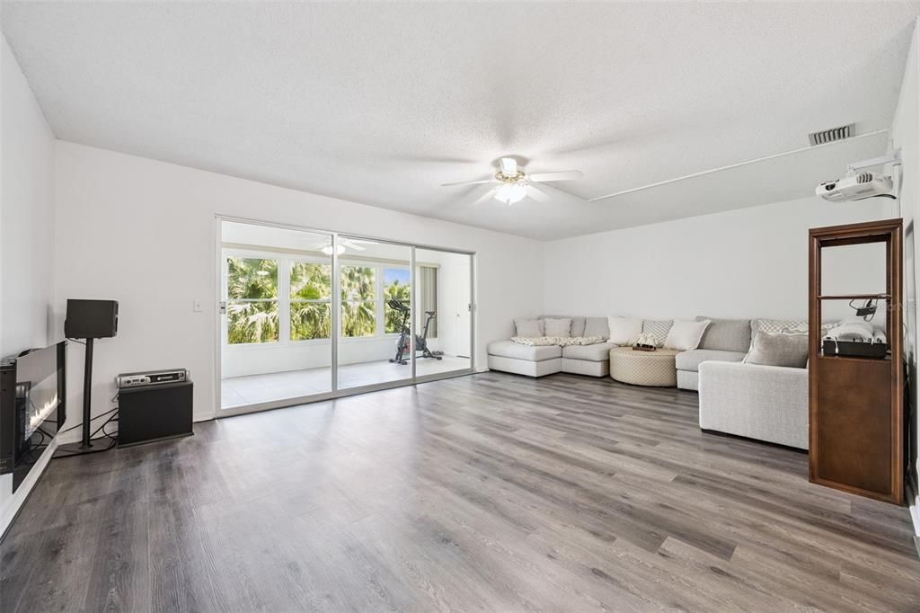 En Venta: $123,000 (2 camas, 2 baños, 1378 Pies cuadrados)