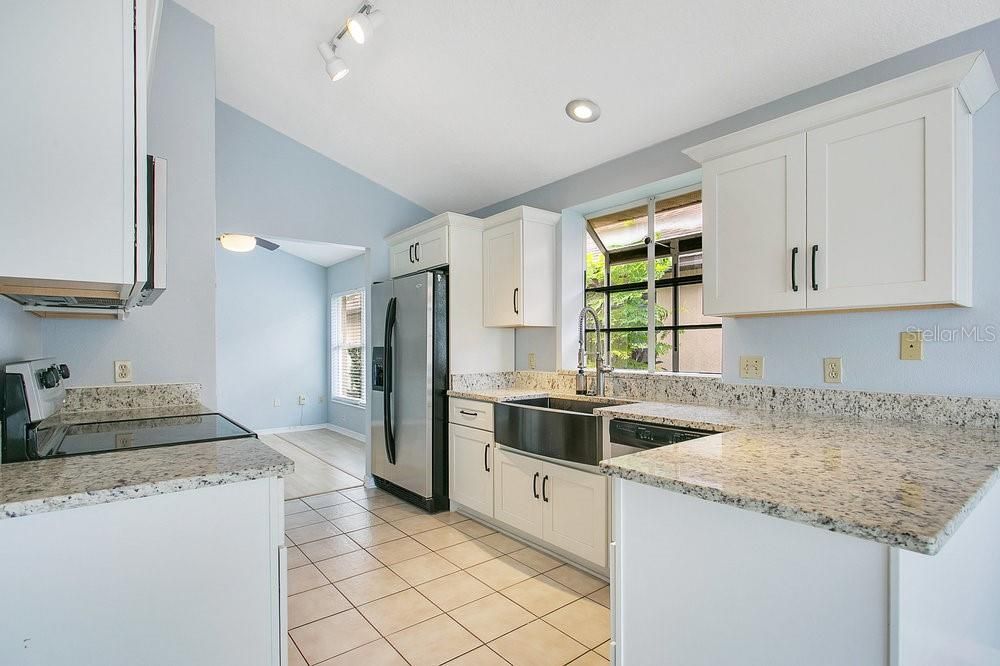 For Rent: $2,995 (3 beds, 2 baths, 1724 Square Feet)