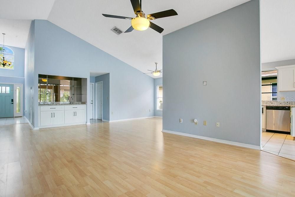 For Rent: $2,995 (3 beds, 2 baths, 1724 Square Feet)