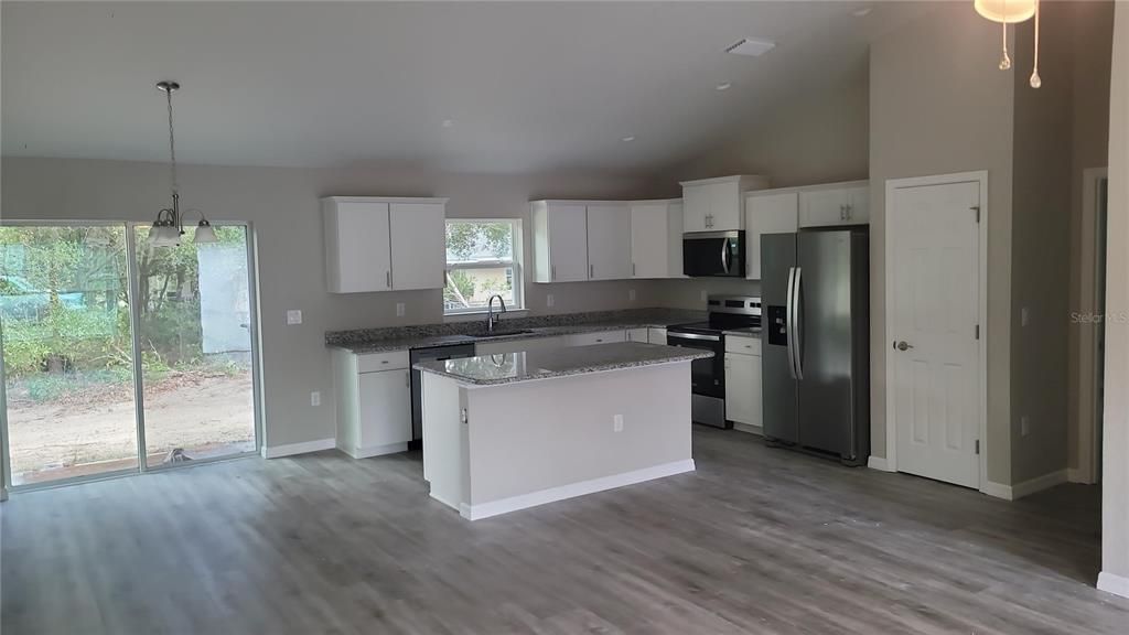For Sale: $237,900 (3 beds, 2 baths, 1399 Square Feet)