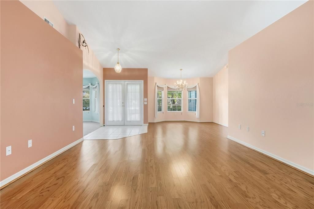 For Sale: $330,000 (3 beds, 2 baths, 1814 Square Feet)