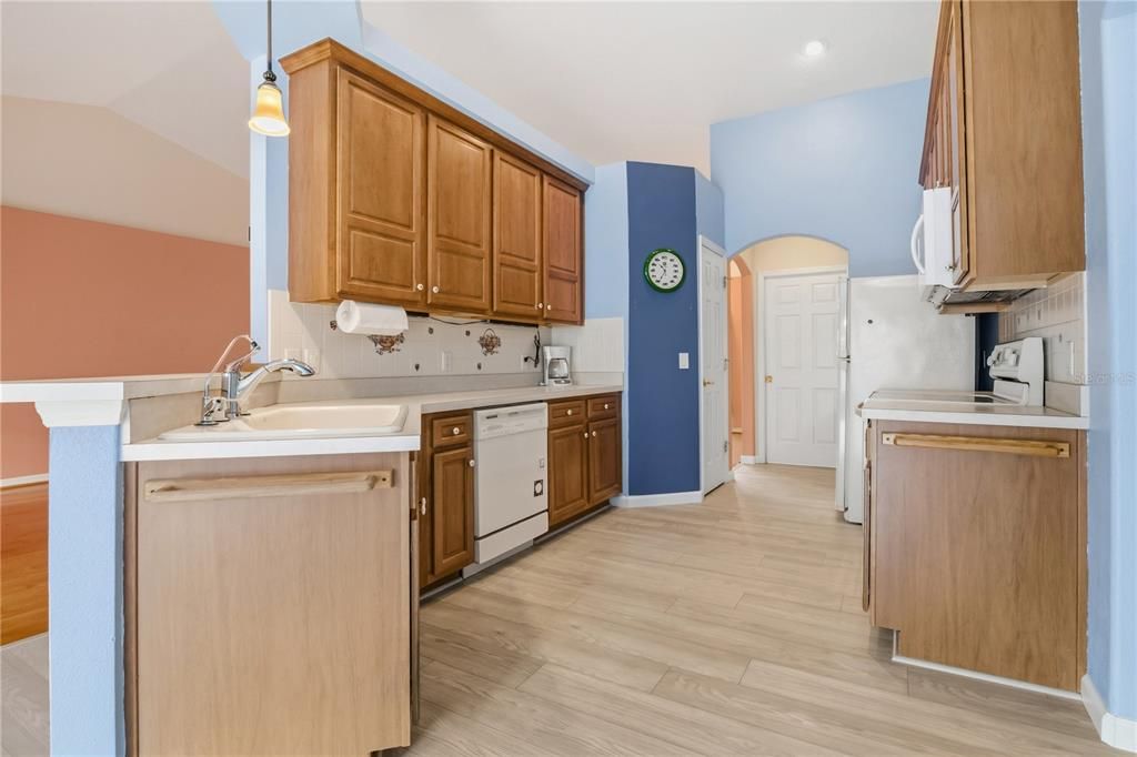 For Sale: $330,000 (3 beds, 2 baths, 1814 Square Feet)