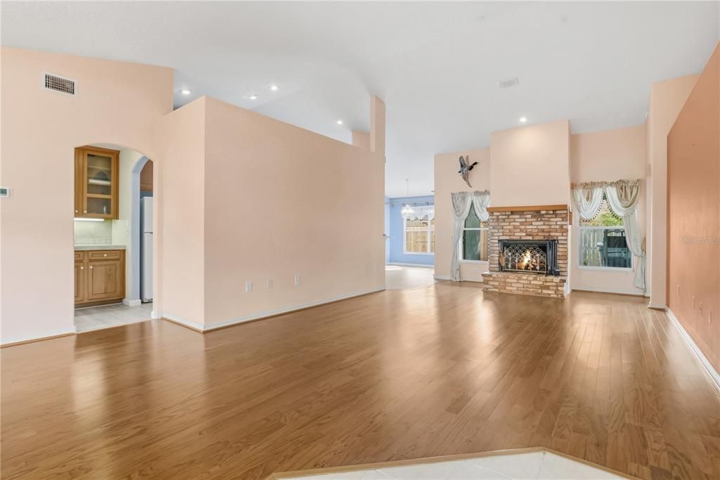 For Sale: $330,000 (3 beds, 2 baths, 1814 Square Feet)