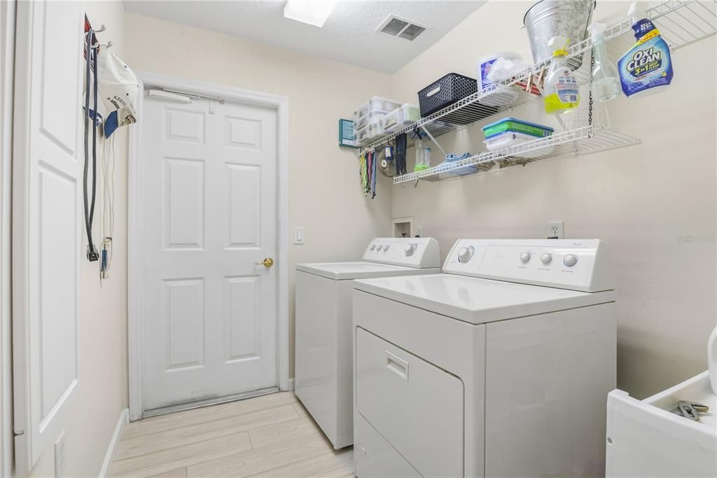 For Sale: $330,000 (3 beds, 2 baths, 1814 Square Feet)