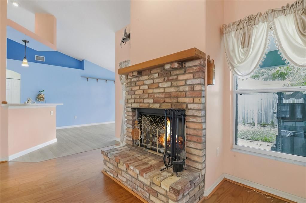 For Sale: $330,000 (3 beds, 2 baths, 1814 Square Feet)