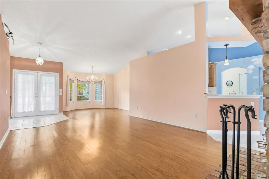 For Sale: $330,000 (3 beds, 2 baths, 1814 Square Feet)